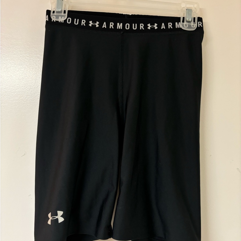 Under Armor black compression shorts size small